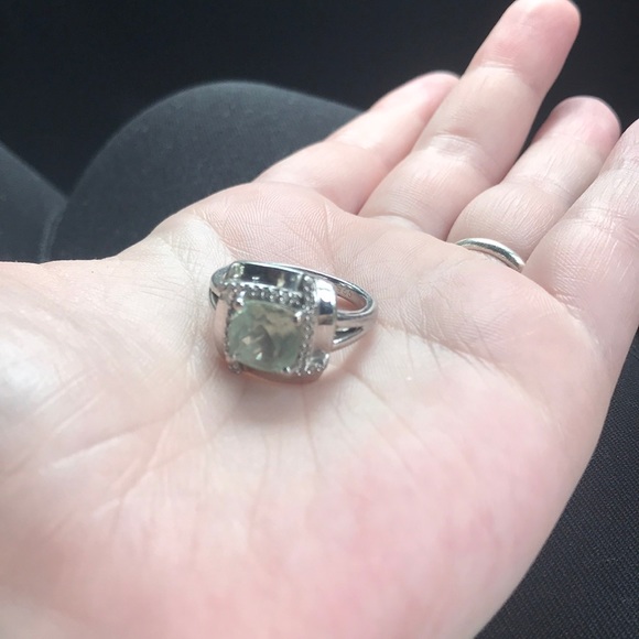 Silver Ring with Peridot and Diamonds - Picture 3 of 3